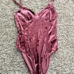 Forever 21 Velvet Bodysuit in Pink